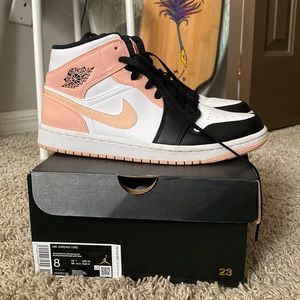 Air Jordan 1 Mid Crimson Tint